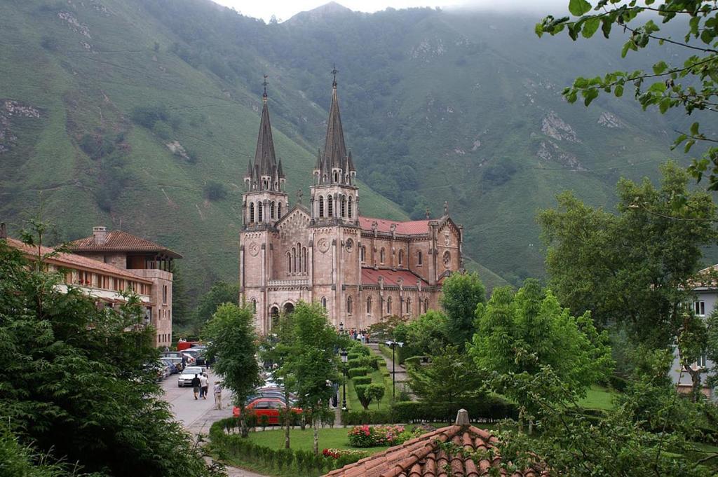 El Barredo Villa Cangas de Onis Bagian luar foto