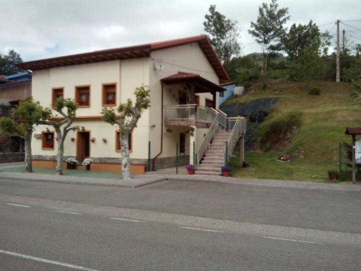 El Barredo Villa Cangas de Onis Bagian luar foto